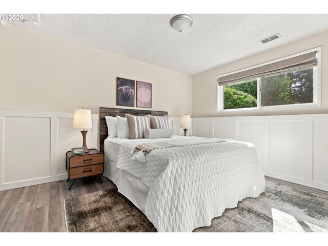15930 S SANDALWOOD Rd, Oregon City, OR 97045