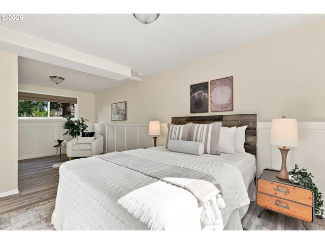 15930 S SANDALWOOD Rd, Oregon City, OR 97045