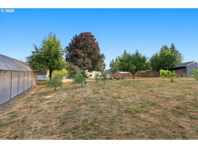 15930 S SANDALWOOD Rd, Oregon City, OR 97045