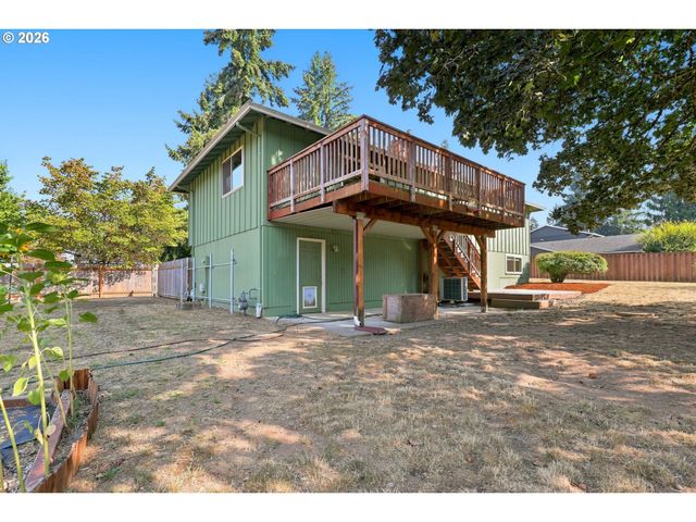 15930 S SANDALWOOD Rd, Oregon City, OR 97045