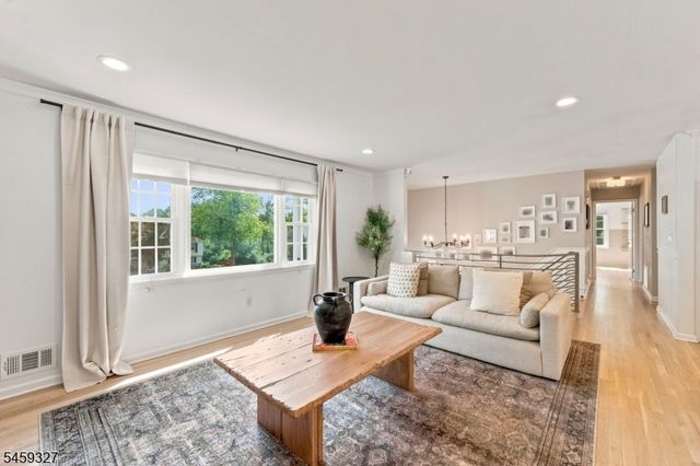 10 Darlene Ct, Randolph Twp., NJ 07869