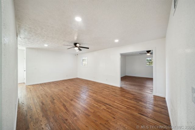 21 N Indianola Street, Pryor, OK 74361