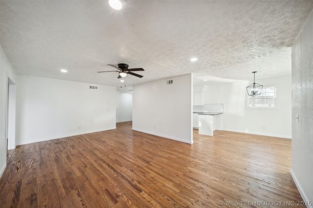 21 N Indianola Street, Pryor, OK 74361