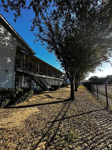 7201 Hallshire Drive 222, Houston, TX 77016