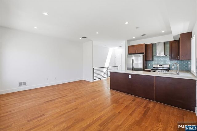 141 Beach Street, Jersey City, NJ 07307