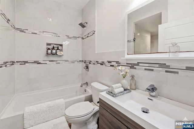141 Beach Street, Jersey City, NJ 07307