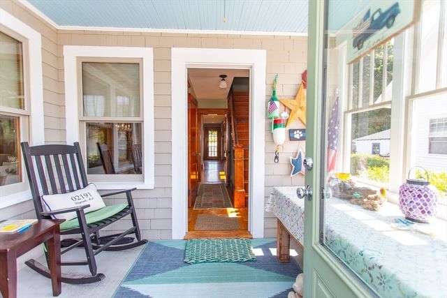 52 Wachusett Rd, Weymouth, MA 02191