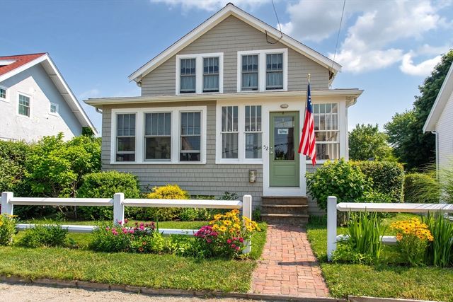 52 Wachusett Rd, Weymouth, MA 02191