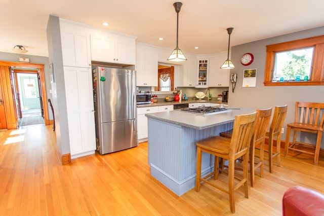 52 Wachusett Rd, Weymouth, MA 02191