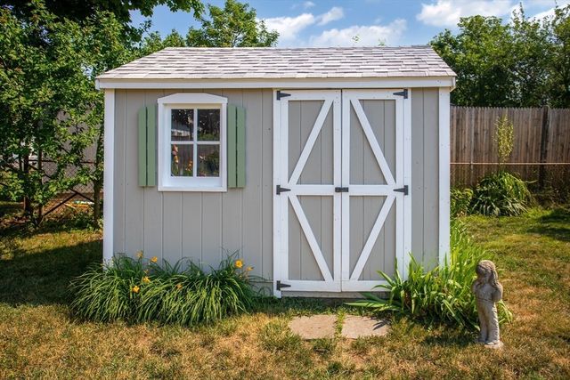 52 Wachusett Rd, Weymouth, MA 02191
