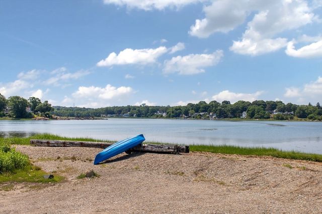 52 Wachusett Rd, Weymouth, MA 02191