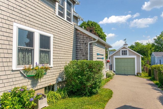 52 Wachusett Rd, Weymouth, MA 02191