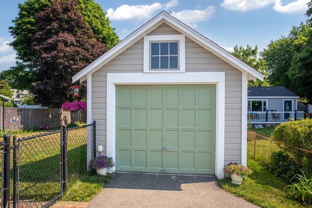 52 Wachusett Rd, Weymouth, MA 02191