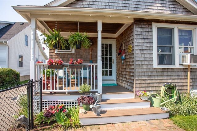 52 Wachusett Rd, Weymouth, MA 02191