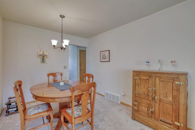 14550 W Rogers DRIVE, New Berlin, WI 53151