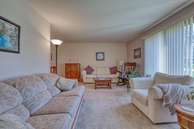 14550 W Rogers DRIVE, New Berlin, WI 53151