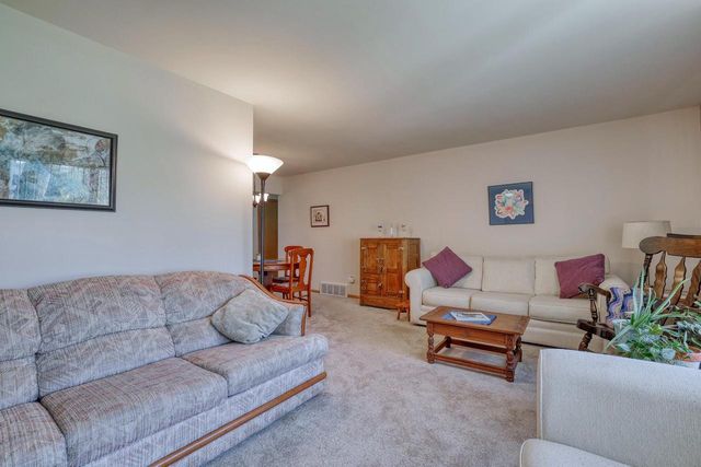 14550 W Rogers DRIVE, New Berlin, WI 53151