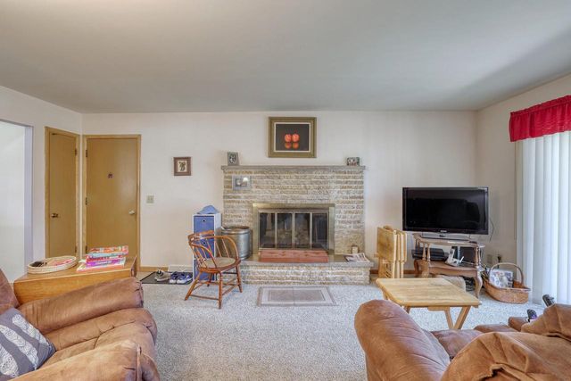14550 W Rogers DRIVE, New Berlin, WI 53151