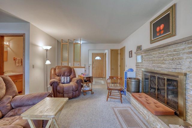 14550 W Rogers DRIVE, New Berlin, WI 53151