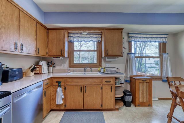 14550 W Rogers DRIVE, New Berlin, WI 53151
