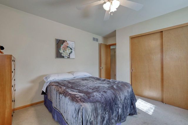 14550 W Rogers DRIVE, New Berlin, WI 53151