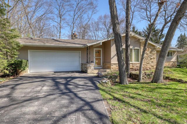 14550 W Rogers DRIVE, New Berlin, WI 53151