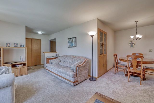 14550 W Rogers DRIVE, New Berlin, WI 53151