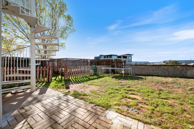 865 N REDWOOD ST, Hildale, UT 84784