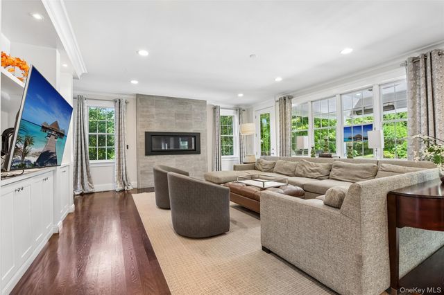 15 Heritage Drive, Pleasantville, NY 10570