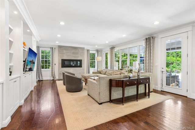 15 Heritage Drive, Pleasantville, NY 10570