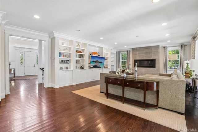 15 Heritage Drive, Pleasantville, NY 10570