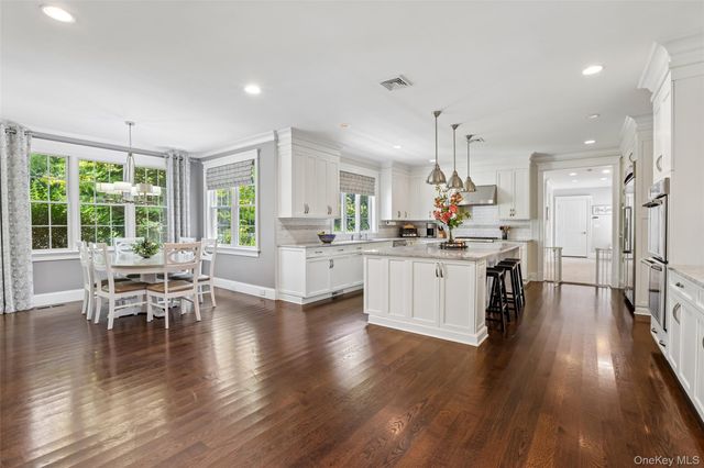 15 Heritage Drive, Pleasantville, NY 10570