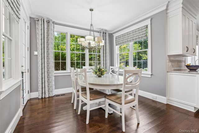 15 Heritage Drive, Pleasantville, NY 10570