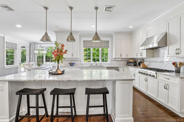 15 Heritage Drive, Pleasantville, NY 10570