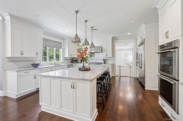 15 Heritage Drive, Pleasantville, NY 10570