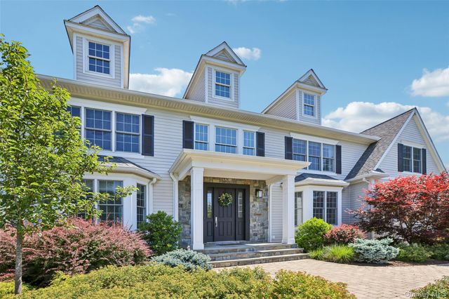 15 Heritage Drive, Pleasantville, NY 10570