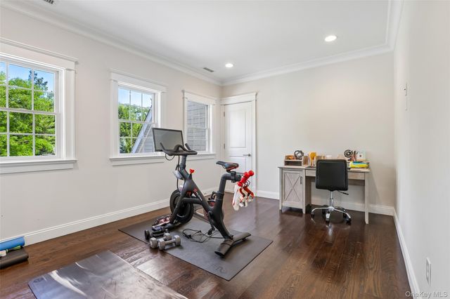 15 Heritage Drive, Pleasantville, NY 10570
