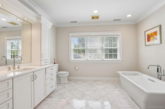 15 Heritage Drive, Pleasantville, NY 10570