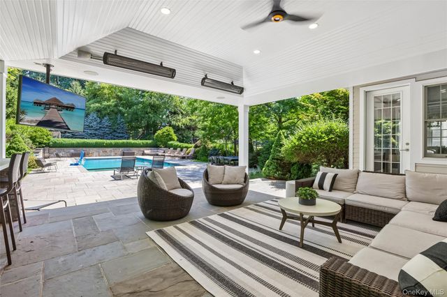 15 Heritage Drive, Pleasantville, NY 10570