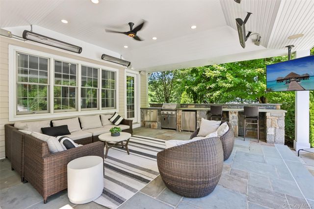 15 Heritage Drive, Pleasantville, NY 10570