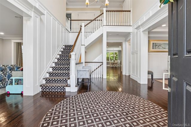 15 Heritage Drive, Pleasantville, NY 10570