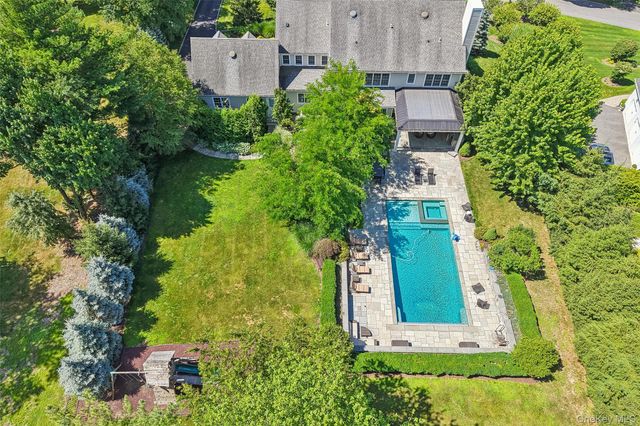 15 Heritage Drive, Pleasantville, NY 10570