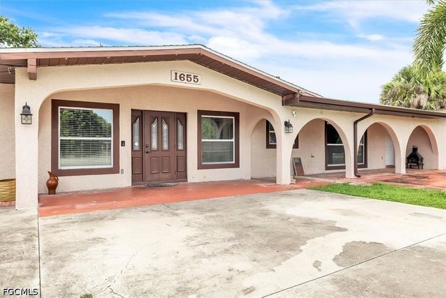 1655 Daniels DR, North Fort Myers, FL 33917