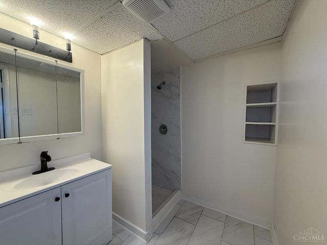 2755 Robert Avenue, Cincinnati, OH 45211