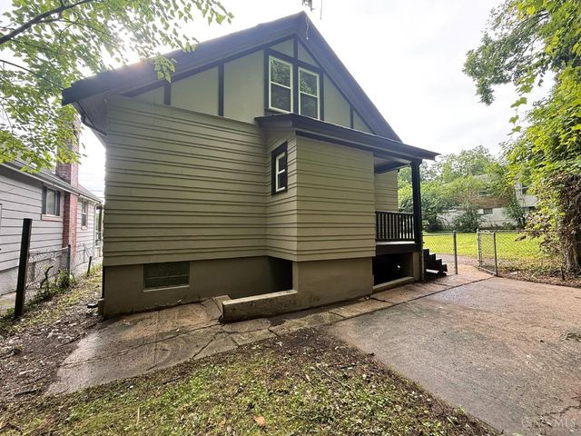 2755 Robert Avenue, Cincinnati, OH 45211