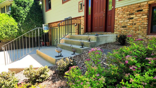 2510 Northern Hills Court NE, Rochester, MN 55906