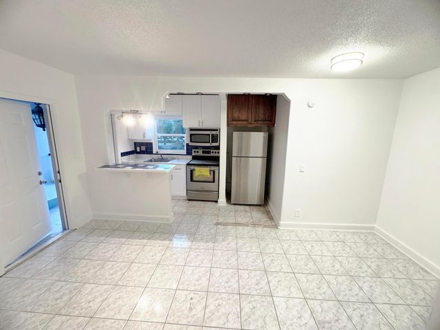 1021 NE 24th Avenue 21, Pompano Beach, FL 33062