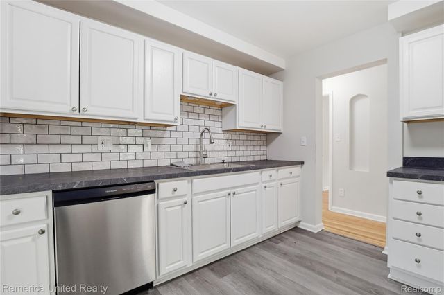 18315 Five Points Street, Redford Charter Township, MI 48240