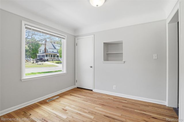 18315 Five Points Street, Redford Charter Township, MI 48240