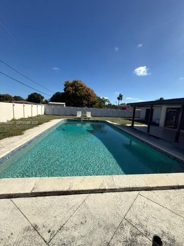 860 W Dayton Cir, Fort Lauderdale, FL 33312